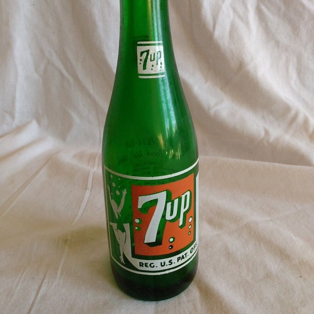 7-up Soda Bottle Bubble Girl Fresno California Vintage Green Embossed Duraglass